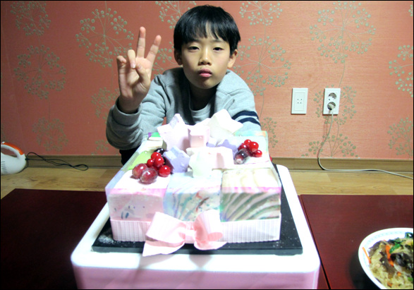 13세 생일을 맞이한 손자 아이 윤도영 "도영아 생일을 축하한다." 사랑해 