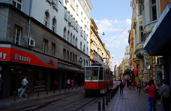 '노면전차' 또는 지상철 쯤으로 번역될 수 있는 트램은 동유럽의 주요한 교통수단이다. 사진은 불가리아 소피아의 트램. 