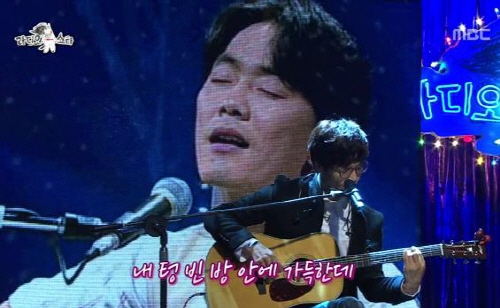  故 김광석 씨의 노래를 부르는 박학기. 30일 방영 <라디오스타> 중 한장면