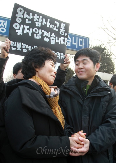 전재숙씨는 용산참사 당시 남편 고 이상림씨를 잃고 아들 이충연씨 마저 구속된 상황에서 다른 유가족과 함께 진상규명과 석방운동을 벌여왔다.