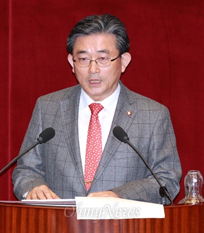 이한구 새누리당 원내대표가 5일 국회 본회의에서 교섭단체 대표연설을 하고 있다.