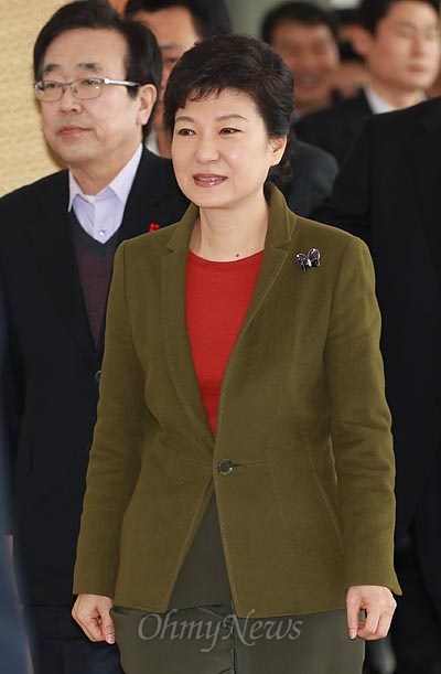 박근혜 대통령 당선인이 6일 오전 서울 용산구 백범기념관에서 열린 새누리당 국회의원·당협위원장 연석회의에서 참석하고 있다.