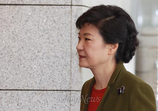 박근혜 대통령 당선인이 6일 오전 서울 용산구 백범기념관에서 열린 새누리당 국회의원·당협위원장 연석회의에서 참석하고 있다.