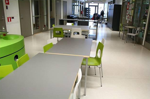 북유럽 지역 학교의 복도는 교실과는 다른 학습 공간이자 생활 공간이다.