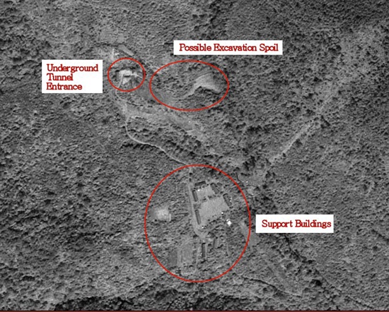 사진은 지난 2006년 10월 미국의 군사전문지 '글로벌 시큐리티'가 인터넷 홈페이지를 통해 북한의 1차 핵실험 가능 지역으로 주목했던 함경북도 길주군 풍계리 주변을 촬영한 지오아이 위성사진. 