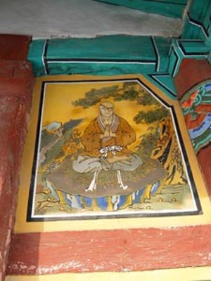 칠장사의 벽면에 그려진 궁예의 초상화. 