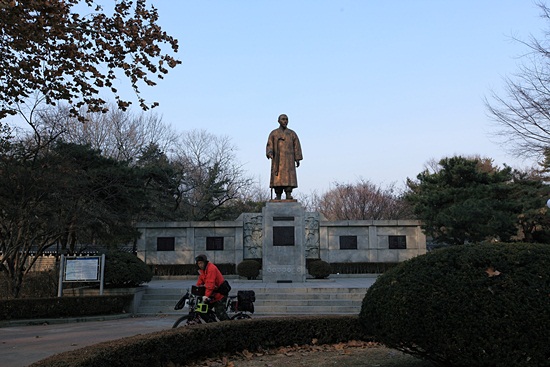 종묘공원 월남 이상재 선생 동상

