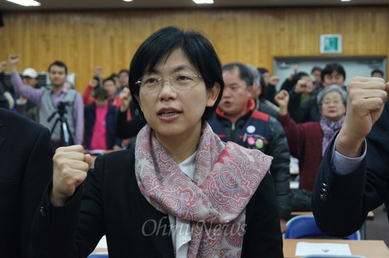 지난 15일 경북 경산농업인회관에서 열린 통합진보당 동시당직선거 유세전에 참석한 이정희 대표