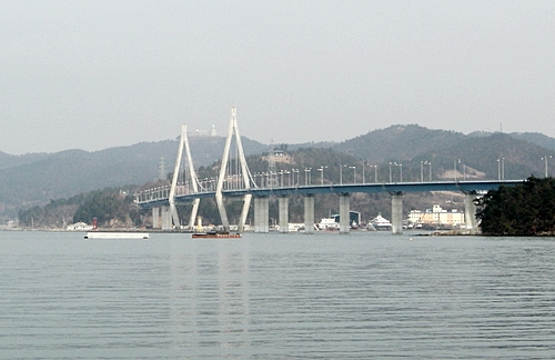 소록도병원 앞에서 바라본 소록대교
