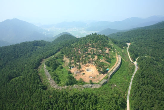 거제둔덕기성 하늘에서 내려다 본 거제둔덕기성.