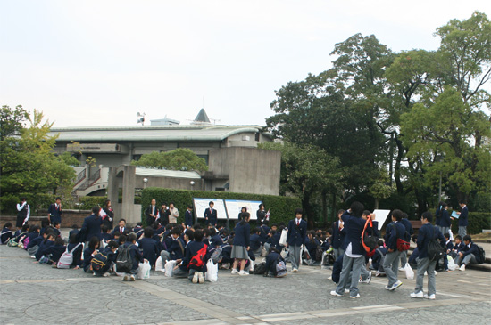 일본의 자라나는 청소년들이 올바른 역사교육을 받았으면 하는 바람이다.
