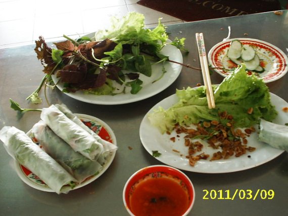 베트남에서 내가 맛본 가장 맛있는 음식. 이름을 모르겠다. 누가 아시는 분 계신지?