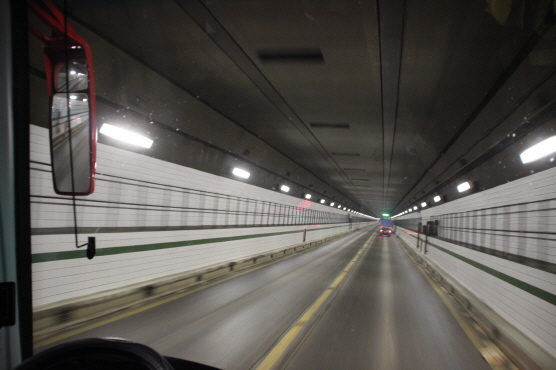수에즈 운하 아래로 지나는 지하 터널