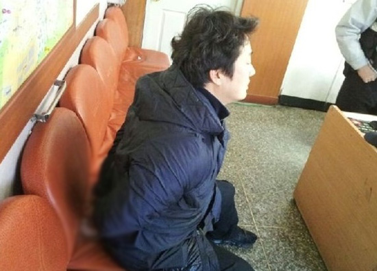 2012년 1월 당시 이상호 기자가 수갑을 차고 연행된 모습