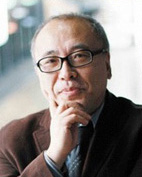 아시아문화개발원장 및 대표이사인 이영철 미술비평가 및 기획자 
