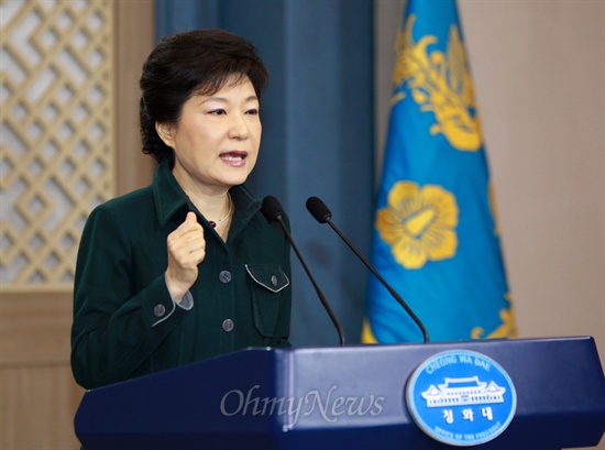 박근혜 대통령이 지난 3월 4일 오전 청와대 춘추관에서 정부조직개편안 처리가 늦어지는 것에 대해 대국민담화를 발표하고 있다.