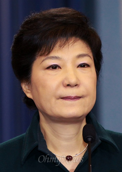 박근혜 대통령이 지난 4일 오전 청와대 춘추관에서 정부조직개편안 처리가 늦어지는 것에 대해 대국민담화를 발표하고 있다.