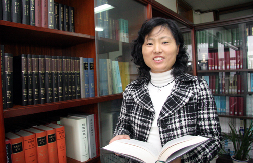 청주지방법원 영동지원장에 부임한 금덕희 부장판사. 충북 도내에서 여성 판사를 지원장으로 발령한 것은 청주 지방법원이 문을 연 이래 처음이다.