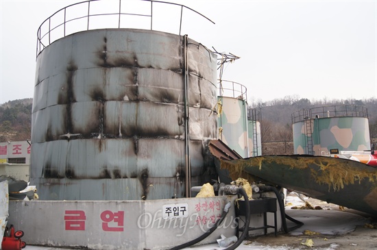 경북 구미시 오태동에 위치한 한국광유 구미영업소에서 벙커유 저유탱크가 폭발해 철판이 뜯겨져 나갔다.