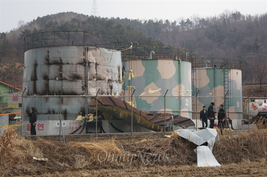 경북 구미시 오태동 한국광유 구미영업소에벙커유가 폭발해 저유탱크의 철판이 인근 논으로 떨어져 나갔다. 