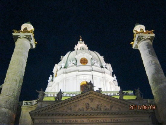 이처럼 아름다운 석조건축물들이 비엔나의 밤을 매력적으로 만들어준다.