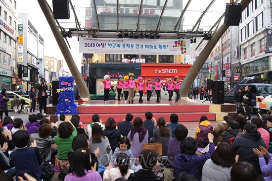 세계여성의 날 기념 20차 대구경북여성대회가 8일 오후 대구백화점 앞에서 열렸다.