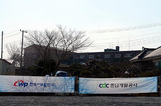  한국서부발전(주) 사옥 신청예정지 뒤로 태안대대가 보인다.