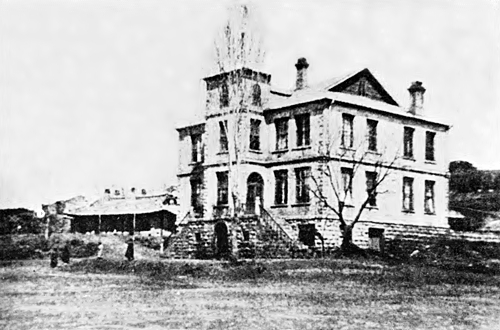 미국 선교사들이 1903년 지금의 군산시 구암동에 설립한 영명학교
