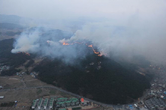  10일 오전 울산시 울주군 언양읍 일원 산불현장 