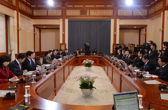 박근혜 대통령은 지난 11일 청와대 세종실에서 제11회 국무회의를 주재했다. 