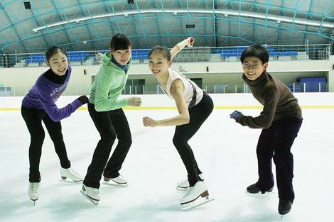  2007년 1월 만났던 국가대표 선수들(왼쪽부터 김연아, 김수진, 최지은, 김민석) 