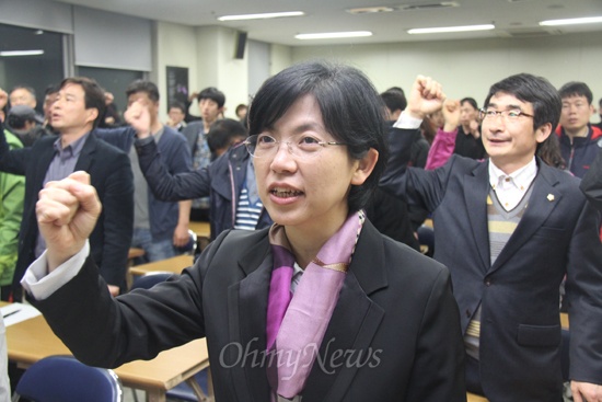  이정희 통합진보당 대표는 18일 저녁 창원노동회관 강당에서 창원지역 당원들과 만남의 시간을 가졌다.