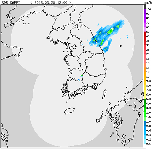  3월 20일 오후 1시 레이더영상 : 강원 동해안 지역을 중심으로 눈·비 구름대가 발달한 모습을 볼 수 있다. 