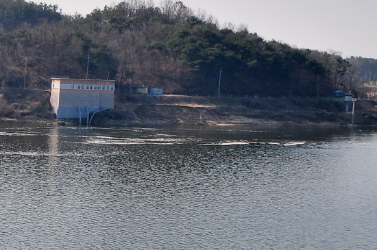  지난해 유실된 이곳은 아무런 조치도 되어 있지 않다.