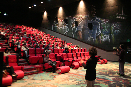  21일 저녁 롯데시네마 홍대입구에서 열린 다큐멘터리 영화제 '인디다큐페스티벌2003' 개막식