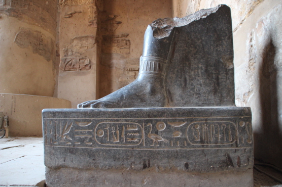 람세스 3세 석상 기단의 카르투쉬