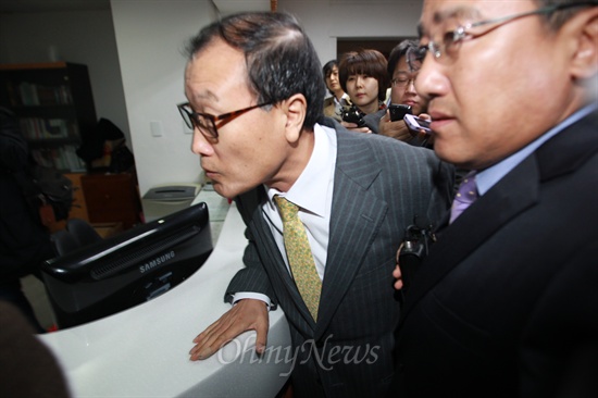 26일 오전 방문진 사무실에 도착하는 김재철 MBC사장.