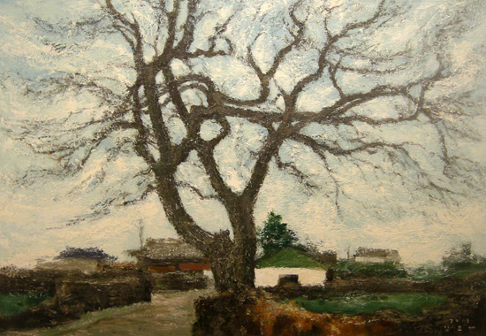 강요배 I '귀덕리 팽나무(A Hackberry Tree in Gwideok Village)' 아크릴물감 80×116.7cm 2013. 이 풍경에는 제주의 '밝은 그늘'이 서려있다