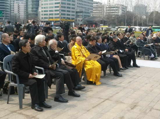 장준하 선생을 기억하고 기리는 분들이 종교를 초월해서 참석하였습니다.