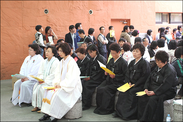 2009년 부활절연합예배 대학고 마로니에 공원에서는 부활주일 오후, 용산참사 유족들과 함께 드린 부활절연합예배가 드려졌다. 