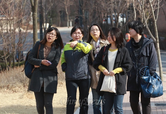  26일 오후 서울 은평구 뉴타운 1지구에서 거주하는 '숲누리' 모임 회원들이 <오마이뉴스>와 만나 마을공동체에 대해 이야기를 나누고 있다.