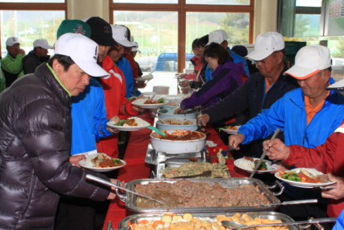 홍천군 청년회의소 회원들이 준비한 점심식사