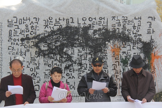 '마산역 광장 이은상시비 철거 대책위원회'는 2일 마산역 광장에서 기자회견을 엵 독재정권에 부역했던 이은상의 전력을 문제 삼아, 정창영 한국철도공사 사장한테 '시비 철거'를 촉구하는 공개서한을 보냈다고 밝혔다.