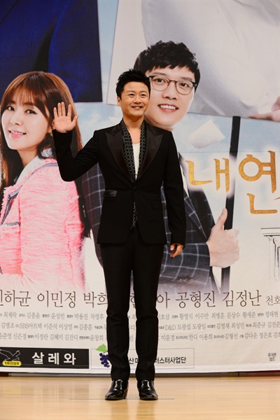  SBS 새 수목드라마 <내 연애의 모든 것>에서 보수정당인 대한국당 대변인 문봉식 역을 맡은 배우 공형진.