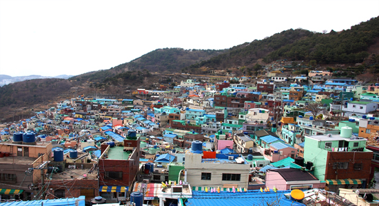 전망대에서 내려다 본 감천문화마을.