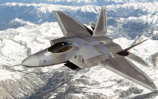 지난 달 31일 오산공군기지에 나타난 F-22 스텔스 전투기.