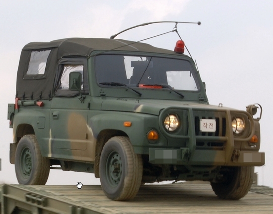 '군토나'라고 불리는 K-131. 기아자동차에서 생산한 '레토나'의 군용 버전이다. 