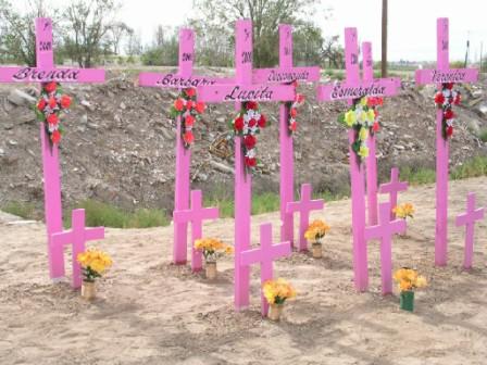 여성살해로 살해된 여성들을 추모하는 멕시코의 분홍십자가