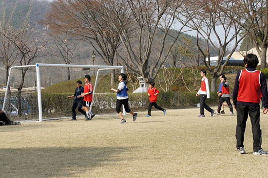  오마이뉴스 시민기자 운동회 때 축구경기를 하는 모습