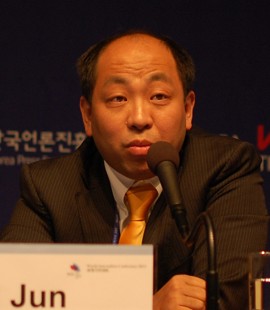 중국 <신회통신> 리준 뉴미디어센터부 부국장이다.